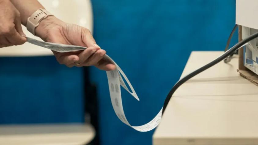 Elecciones en Brasil: ¿Cómo funcionan las urnas electrónicas y qué tan seguras son?