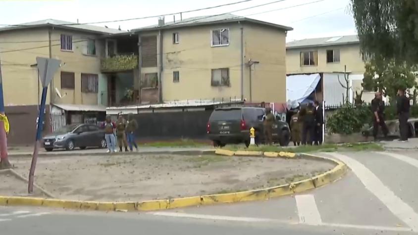 Explosión de artefacto deja un herido en block de departamentos en Quilicura: hombre habría perdido una de sus manos