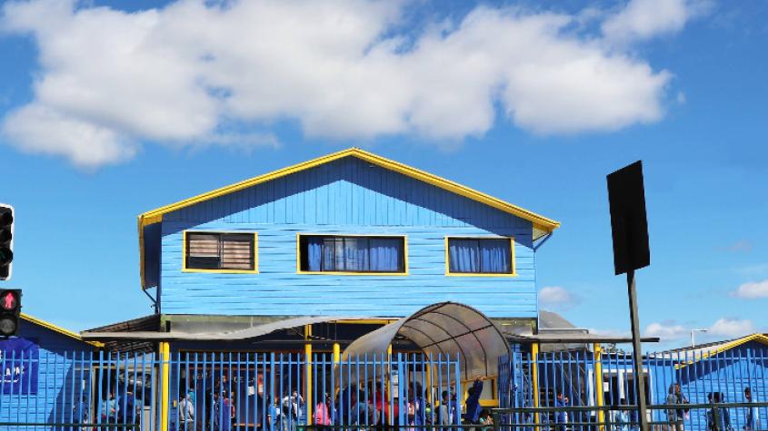 Estudiante de 13 años murió tras sufrir descompensación cuando salía de su colegio en Valdivia
