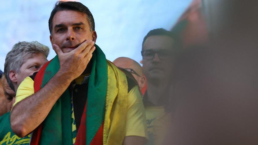 Estados Unidos asegura que entregará visas a Flávio Bolsonaro y a su familia