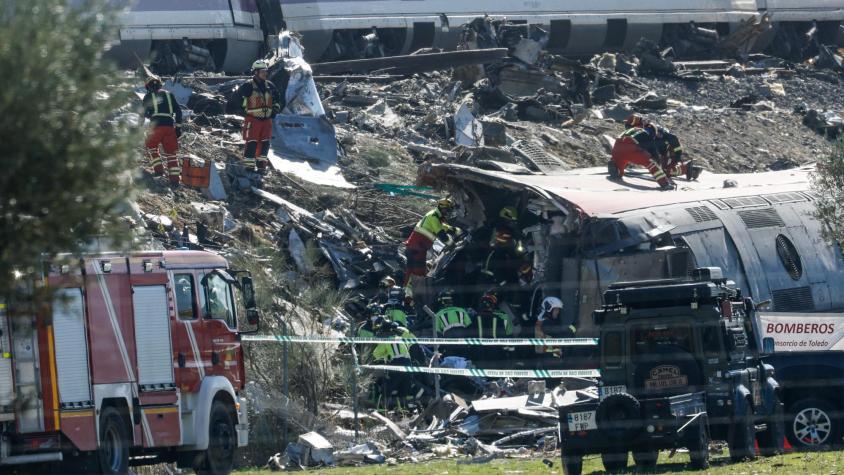 "Reanude con marcha normal": Difunden audios de maquinistas antes del choque de trenes en España que dejó 68 muertos