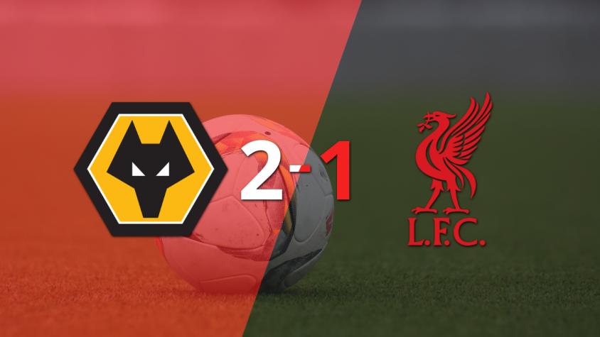Liverpool no pudo con Wolverhampton y perdió 2 a 1 tras gol agónico