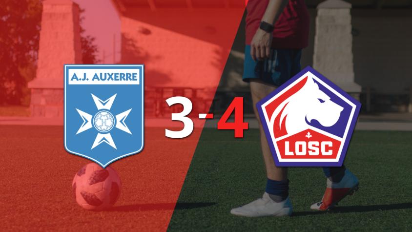 Lassine Sinayoko anotó dos goles, pero Auxerre no pudo evitar la derrota frente a Lille por un gol agónico